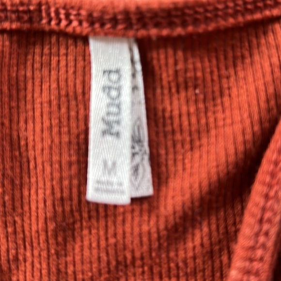 Cropped Tank Top - Picture 3 of 3